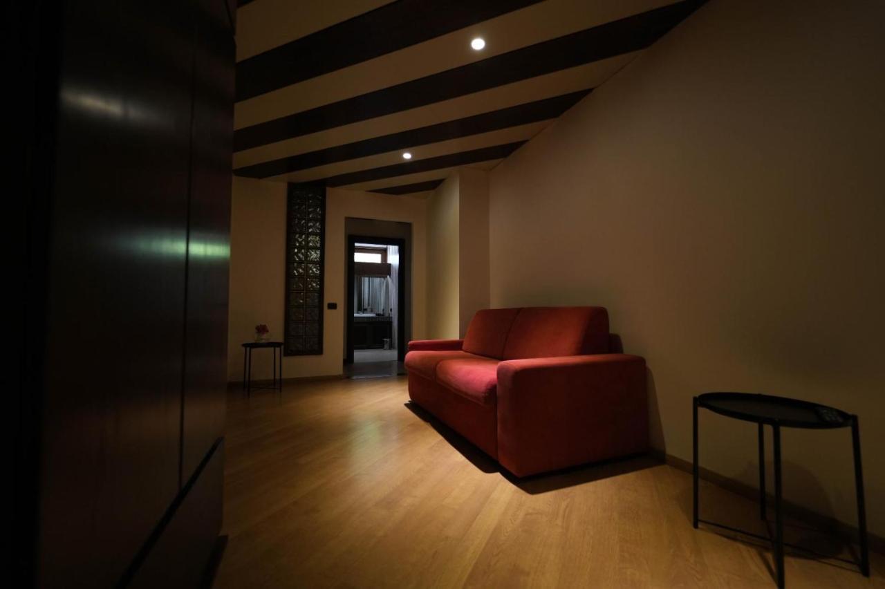 Paradise Suite Latina Exterior foto