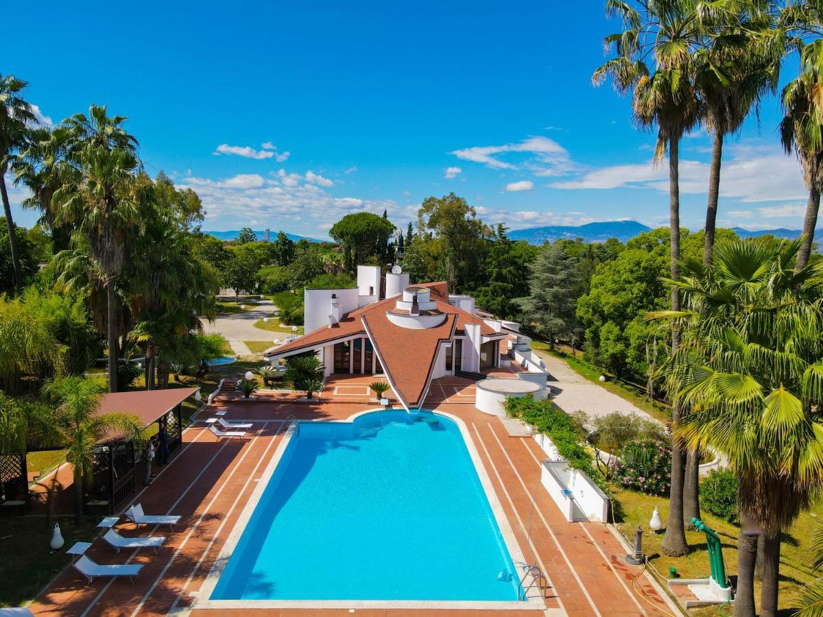 Paradise Suite Latina Exterior foto